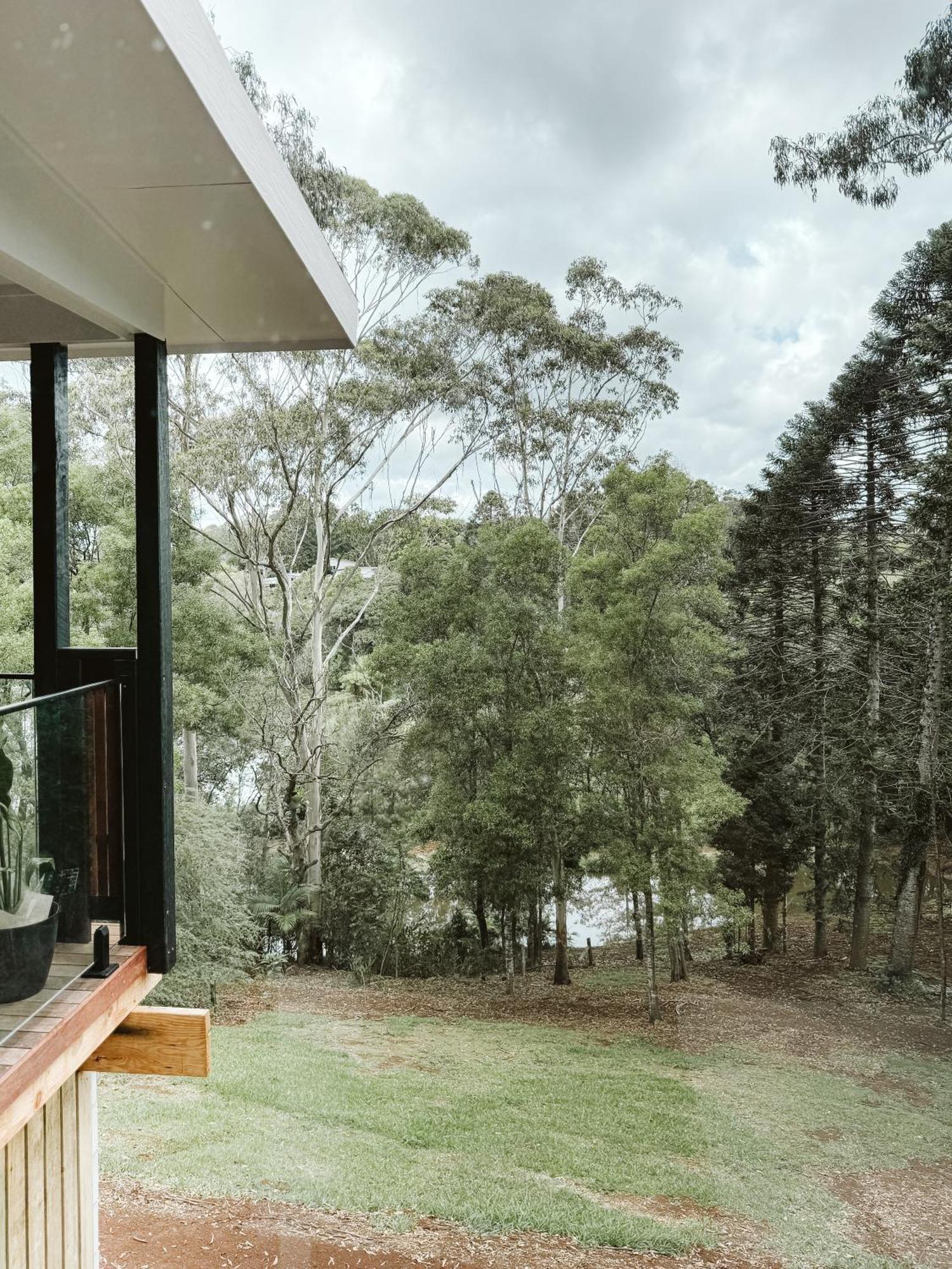 "On Burgum Pond" Cottages Maleny Room photo