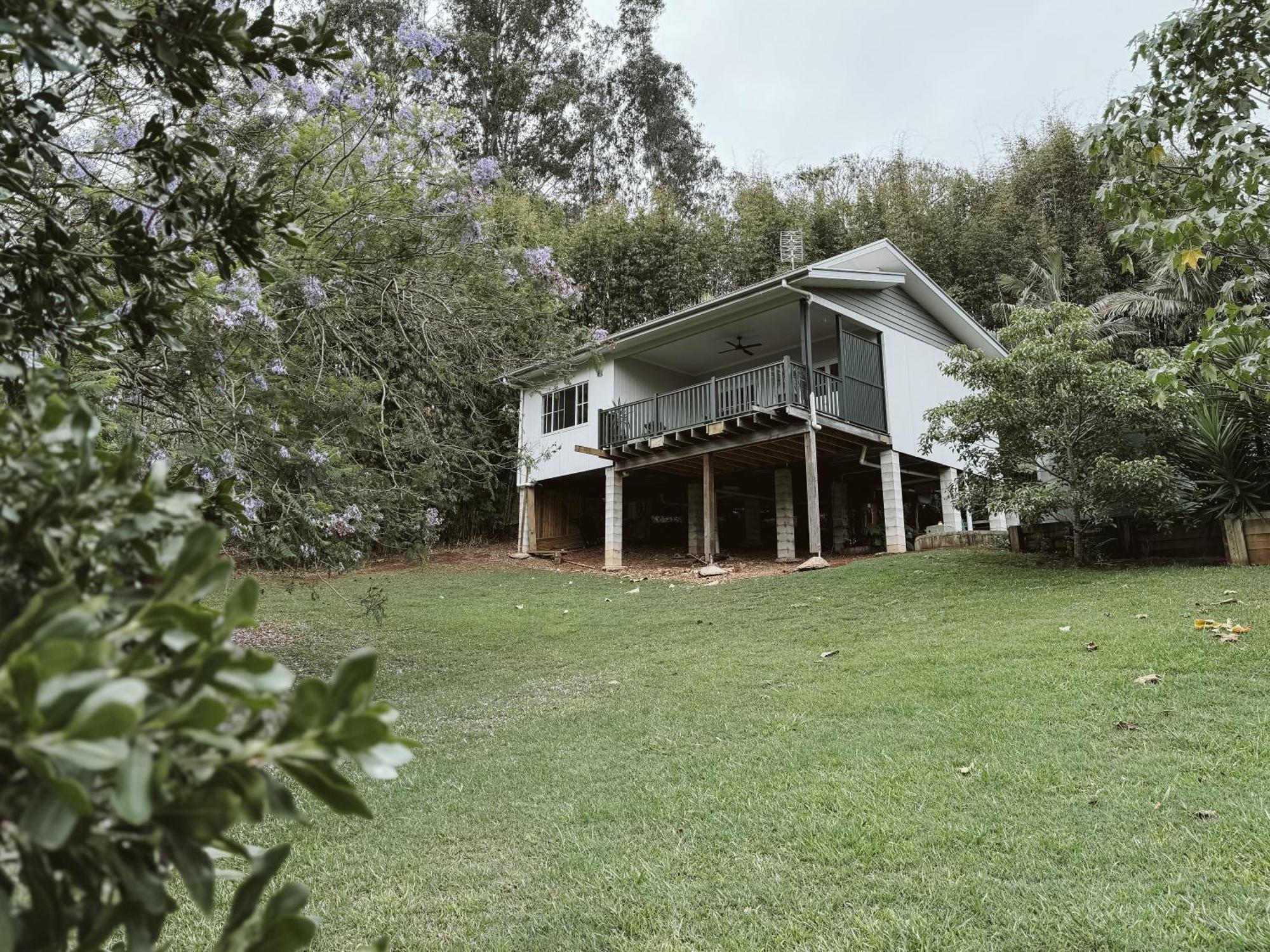 "On Burgum Pond" Cottages Maleny Room photo